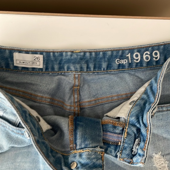 GAP distressed Jean shorts - Picture 2 of 3